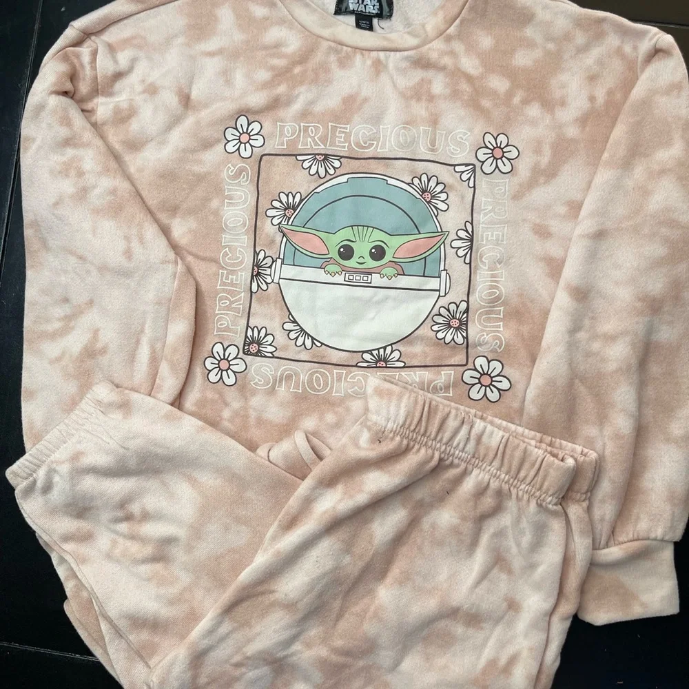 Star Wars Baby Yoda Cream and Tan Loungewear set Girls L 10/12